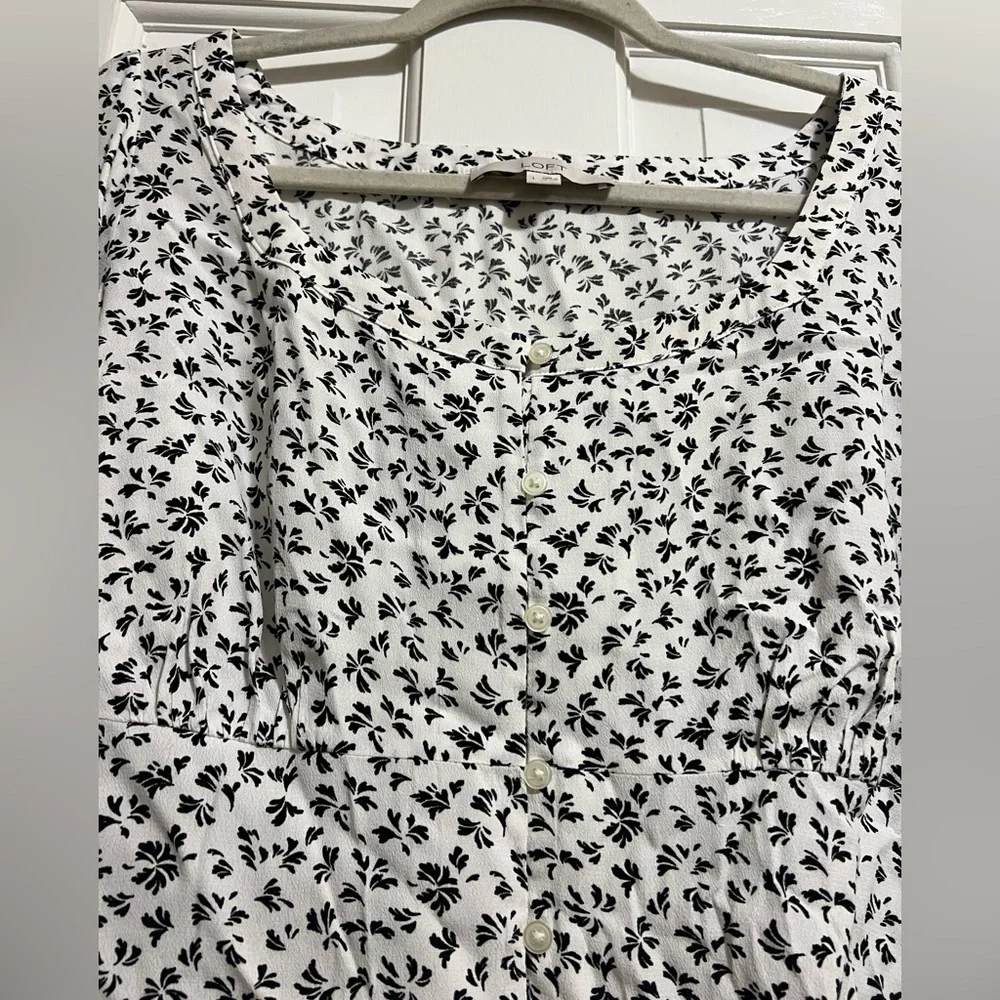 NWOT! Black and white floral loft blouse - Picture 6 of 6